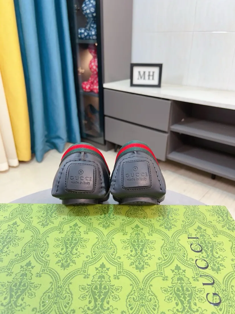 Men's shoes💰400🌹🌹【GUCCI】Hong Kong original top quality exquisite craftsmanship top quality💪🏼high-end boutique men's Hugh Doudou shoes British fashion style 🎈original metal soft cowhide surface lazy slip-on Loaf style This fabric is made of 🇮🇹imported top soft calfskin, code number: 38-44